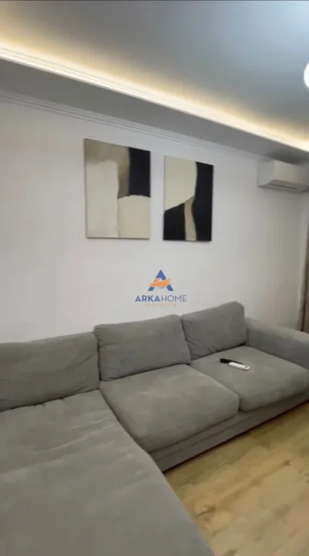 Tirane, jepet me qera apartament 2+1 , 115 m² 700 € (MBRAPA GRADEN BUILDING ,21 DHJETORI)