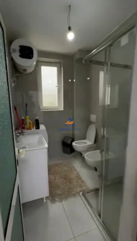 Tirane, jepet me qera apartament 2+1 , 115 m² 700 € (MBRAPA GRADEN BUILDING ,21 DHJETORI)