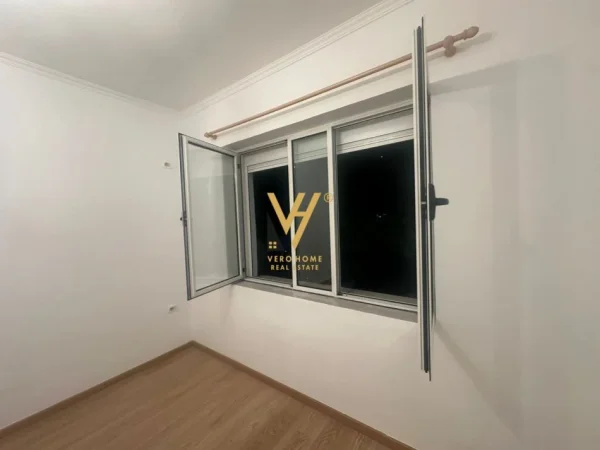 Tirane, jepet me qera zyre Kati 2, 70 m² 700 € (MYSLYM SHYRI)