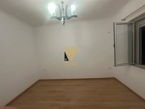 Tirane, jepet me qera zyre Kati 2, 70 m² 700 € (MYSLYM SHYRI)