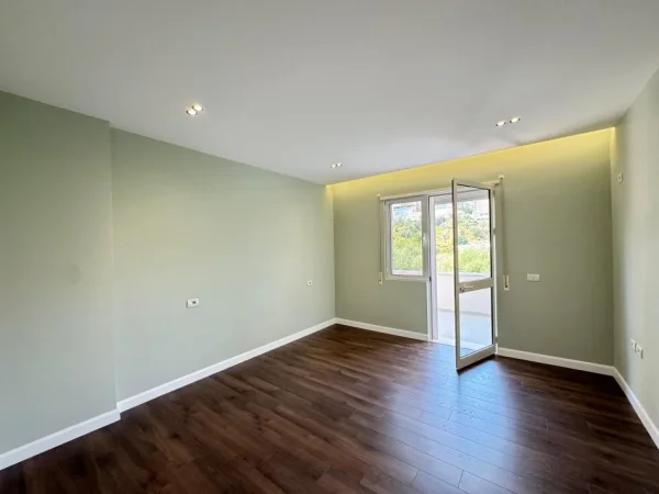Tirane, jepet me qera apartament 2+1 Kati 2, 121 m² 550 € 