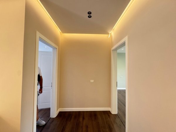 Tirane, jepet me qera apartament 2+1 Kati 2, 121 m² 550 € 