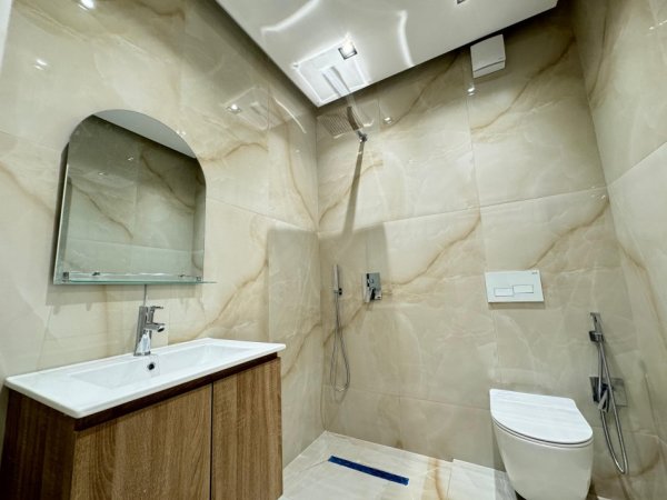 Tirane, jepet me qera apartament 2+1 Kati 2, 121 m² 550 € 