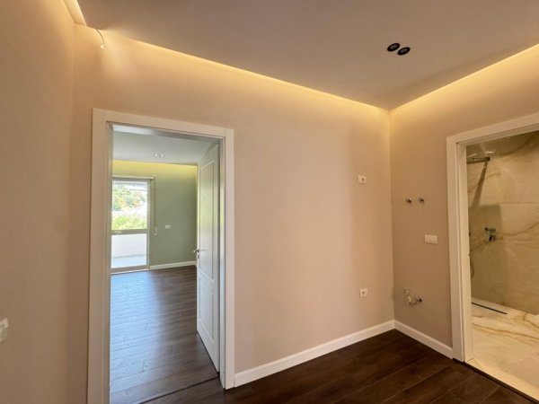 Tirane, jepet me qera apartament 2+1 Kati 2, 121 m² 550 € 