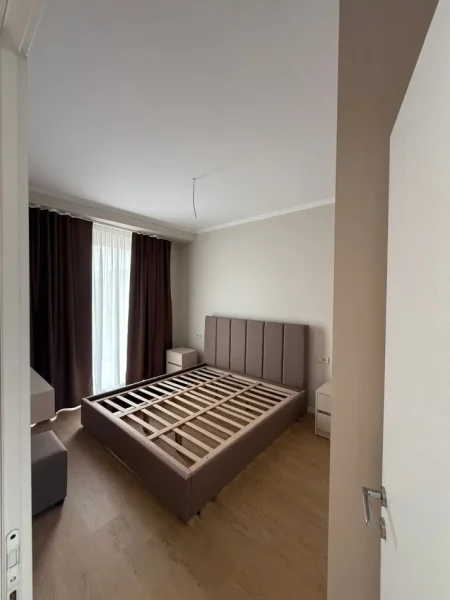 Tirane, jepet me qera apartament 1+1+Ballkon Kati 4, 70 m² 700 € (Mine Peza)