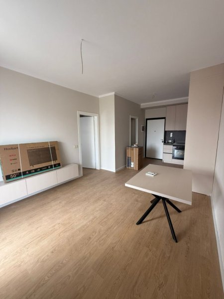 Tirane, jepet me qera apartament 1+1+Ballkon Kati 4, 70 m² 700 € (Mine Peza)