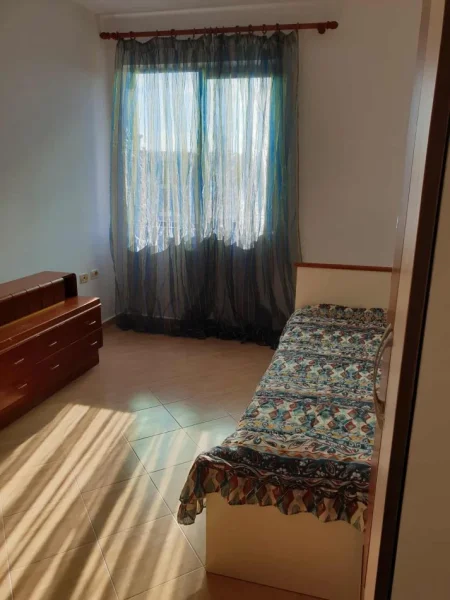 Tirane, jepet me qera 2+1 Kati 5, 