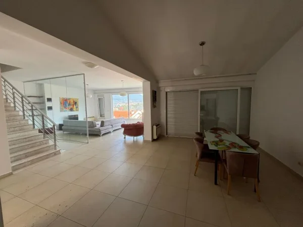 Tirane, jepet me qera Vile 3 Katshe , 460 m² (Kodra e Diellit 1)