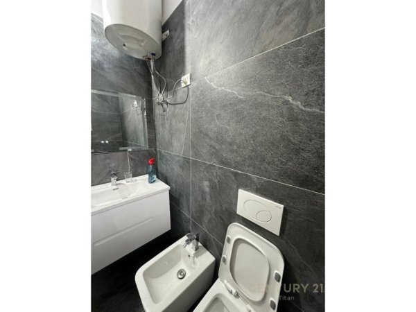 Tirane, jepet me qera apartament 1+1+Ballkon Kati 0, 60 m² 400 € 