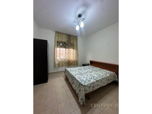 Tirane, jepet me qera apartament 1+1+Ballkon Kati 0, 60 m² 400 € 