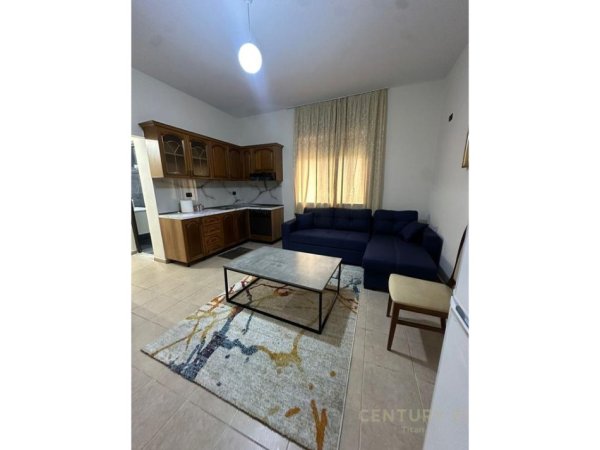 Tirane, jepet me qera apartament 1+1+Ballkon Kati 0, 60 m² 400 € 