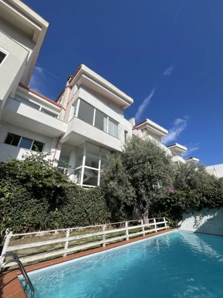 Tirane, jepet me qera Vile 3 Katshe , 460 m² (Kodra e Diellit 1)