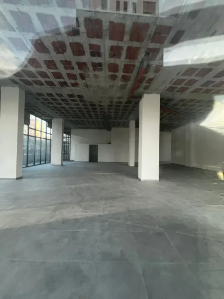 Tirane, jepet me qera ambjent biznesi Kati 0, 256 m² 3.500 € (TREGU ELEKTRIK)