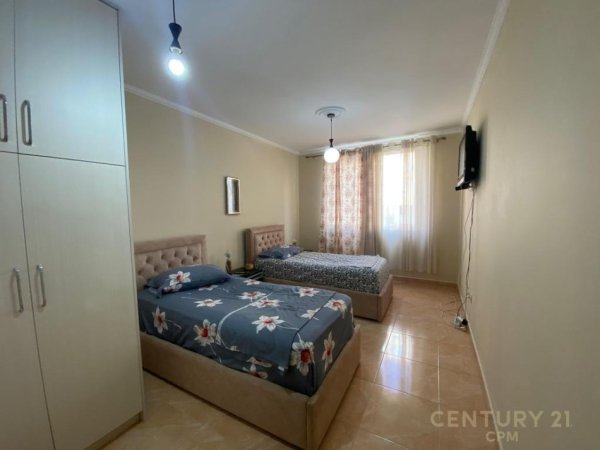 Tirane, jepet me qera apartament 2+1+Aneks+Ballkon Kati 3, 85 m² 450 € 