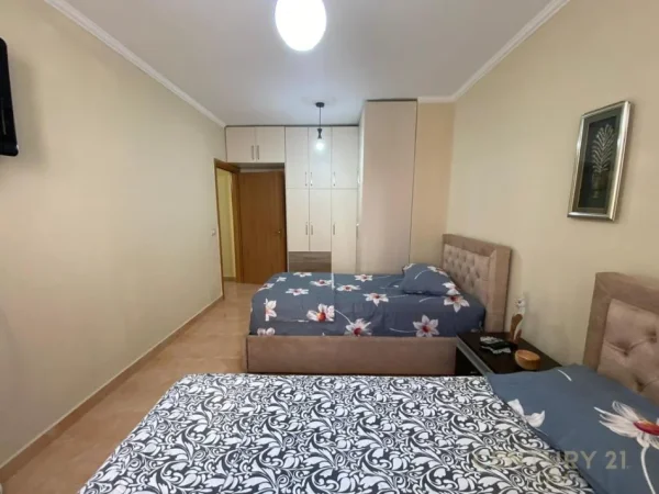 Tirane, jepet me qera apartament 2+1+Aneks+Ballkon Kati 3, 85 m² 450 € 