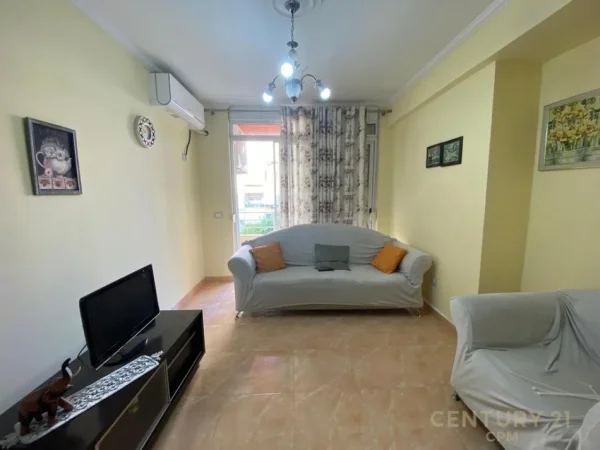 Tirane, jepet me qera apartament 2+1+Aneks+Ballkon Kati 3, 85 m² 450 € 