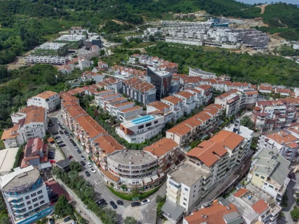 Tirane, shitet Vile 3 Katshe , 460 m² (Kodra e Diellit 1)