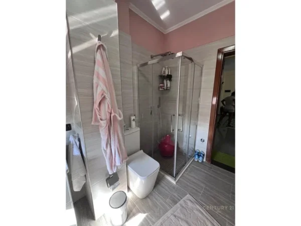 Tirane, jepet me qera apartament 2+1+Aneks+Ballkon Kati 7, 85 m² 620 € 