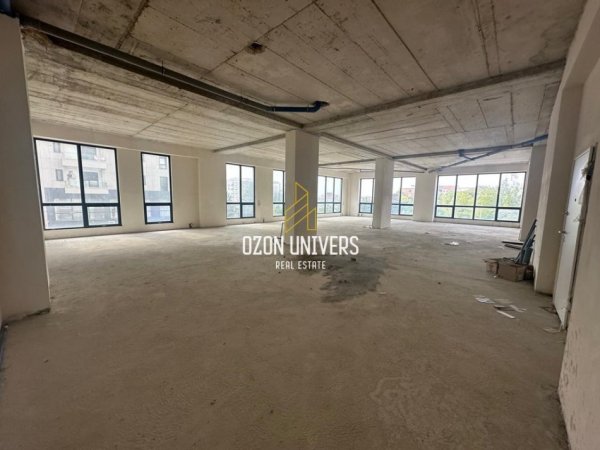 Tirane, jepet me qera ambjent biznesi Kati 2, 300 m² 2.500 € (porcelan)