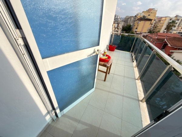 Tirane, jepet me qera apartament 2+1 Kati 5, 550 €