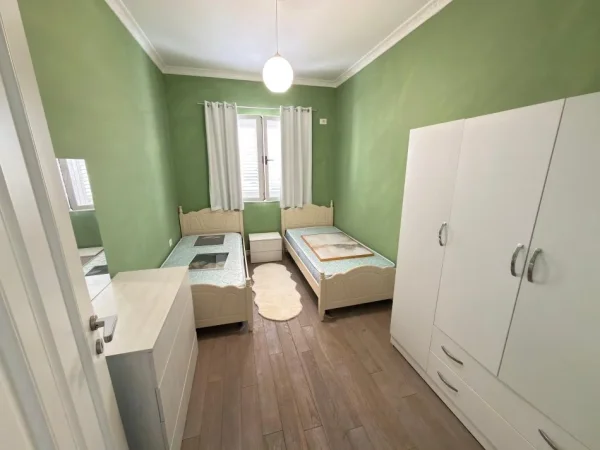 Tirane, jepet me qera apartament 2+1 Kati 5, 550 €