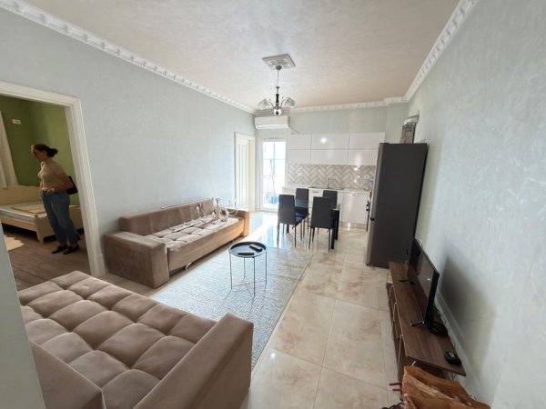 Tirane, jepet me qera apartament 2+1 Kati 5, 550 €