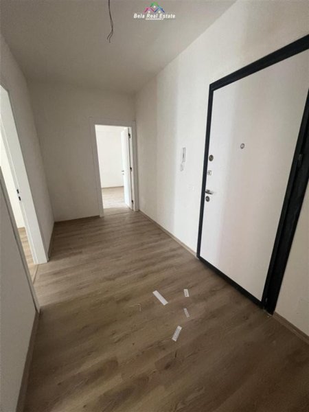 Tirane, jepet me qera zyre Kati 3, 116 m² 800 € (jordan misja)