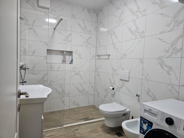 Tirane, jepet me qera apartament 1+1+Aneks+Ballkon Kati 7, 65 m² 500 € 