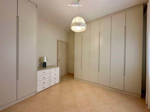 Tirane, jepet me qera apartament 3+1+Ballkon Kati 1, 116 m² 750 € (liqeni i thate)