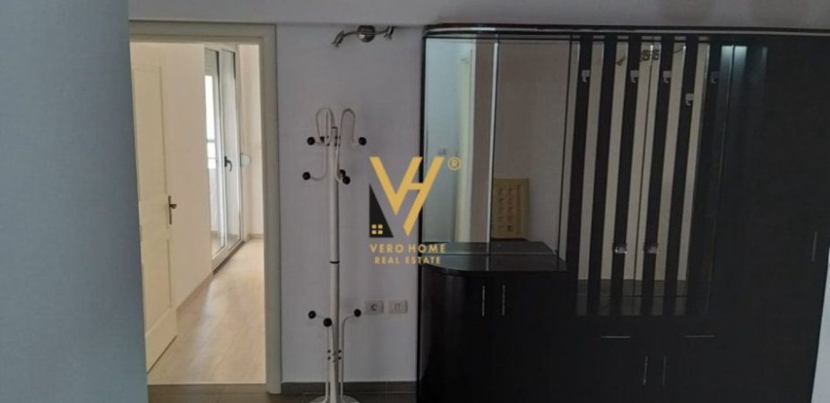 Tirane, jepet me qera apartament 3+1+Ballkon Kati 9, 160 m² 800 € (RRUGA E DIBRES)