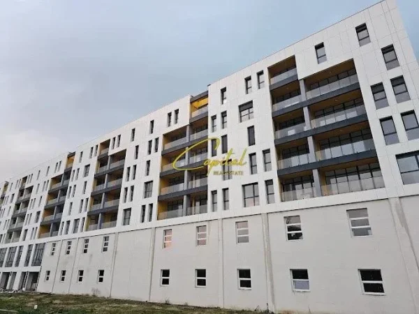 Tirane, jepet me qera zyre Kati 4, 90 m² 550 € (ISH STACIONI TRENIT)