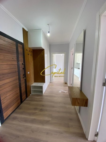 Tirane, jepet me qera zyre Kati 4, 90 m² 550 € (ISH STACIONI TRENIT)