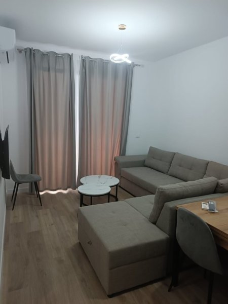 Tirane, jepet me qera apartament 1+1+ parking  Kati 2, (Univeristy City) perballë shkollës