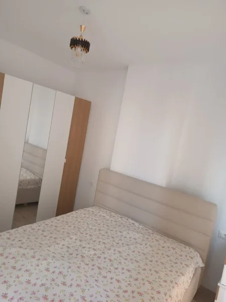 Tirane, jepet me qera apartament 1+1+ parking  Kati 2, (Univeristy City) perballë shkollës