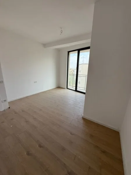 Tirane, jepet me qera zyre Kati 2, 152 m² 1.500 € (Rruga Mine Peza)
