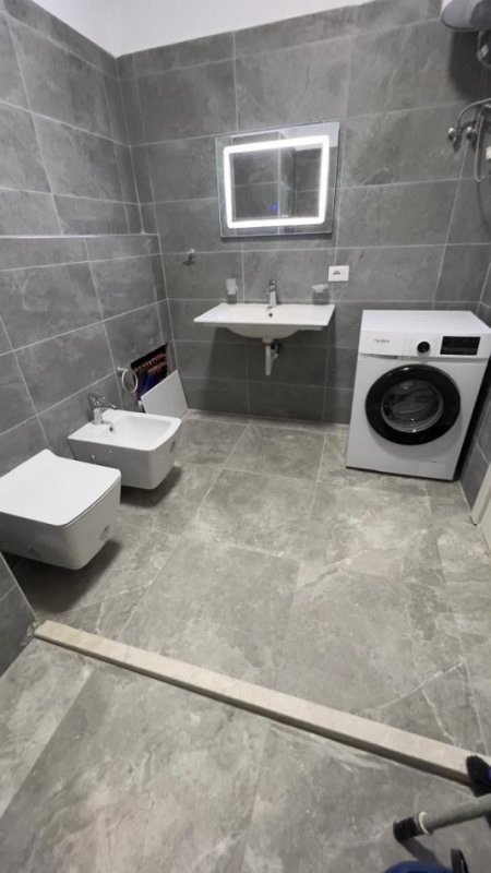 Tirane, jepet me qera apartament 2+1+Ballkon Kati 3, 100 m² 550 € (Tek Grand Gallery, Yzberisht)