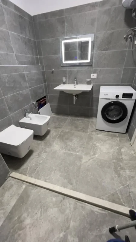 Tirane, jepet me qera apartament 2+1+Ballkon Kati 3, 100 m² 550 € (Tek Grand Gallery, Yzberisht)