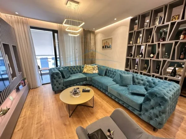 Tirane, jepet me qera apartament 3+1+2+Ballkon Kati 3, 109 m² 1.200 € (Rezidenca ALBA)