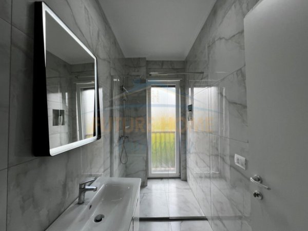 Tirane, jepet me qera apartament 2+1+3+Ballkon Kati 2, 111 m² 1.100 € (Pazari i RI)