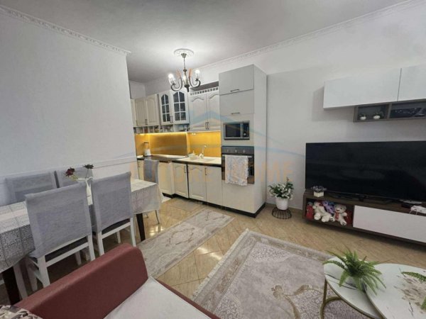 Shitet , Apartament 1+1, Unaza e Re.