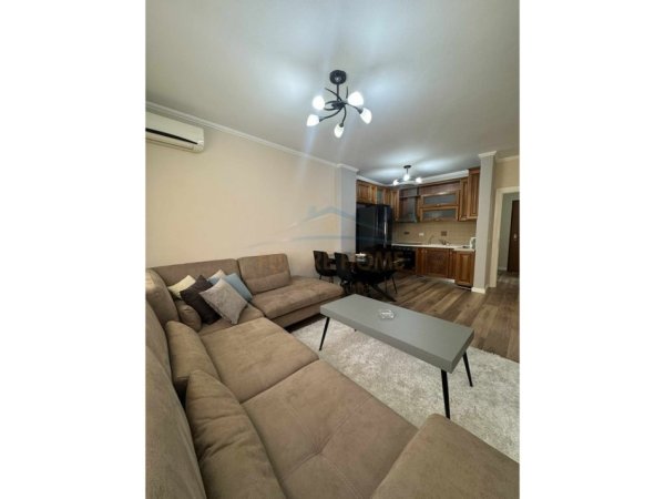Tirane, jepet me qera apartament 1+1 Kati 4, 94 m² 650 € (ranë Shkollës së Bashkuar)