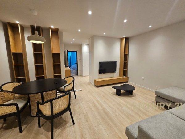 Tirane, jepet me qera apartament 2+1 Kati 4, 90 m² 700 € (Rezidenca Klensi)
