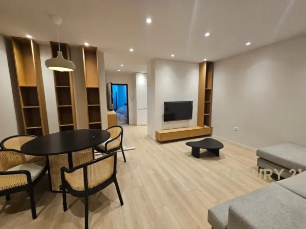 Tirane, jepet me qera apartament 2+1 Kati 4, 90 m² 700 € (Rezidenca Klensi)