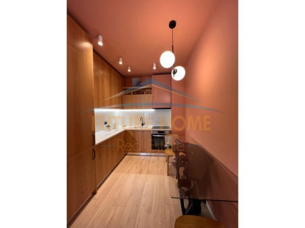 Tirane, jepet me qera apartament 1+1 Kati 12, 76 m² 1.000 € (prane ish Ekspozites)