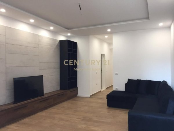 Tirane, jepet me qera apartament 2+1 Kati 5, 100 m² 650 € (Irfan Tomini)