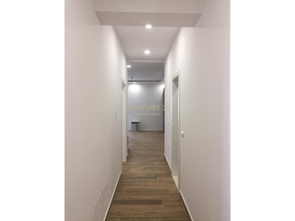 Tirane, jepet me qera apartament 2+1 Kati 5, 100 m² 650 € (Irfan Tomini)