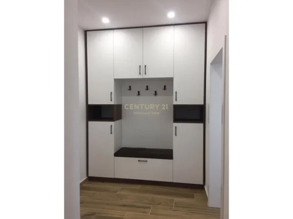 Tirane, jepet me qera apartament 2+1 Kati 5, 100 m² 650 € (Irfan Tomini)