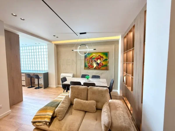 Tirane, jepet me qera apartament 3+1 Kati 9, 115 m² 1.200 € (Rruga e Kavajes)