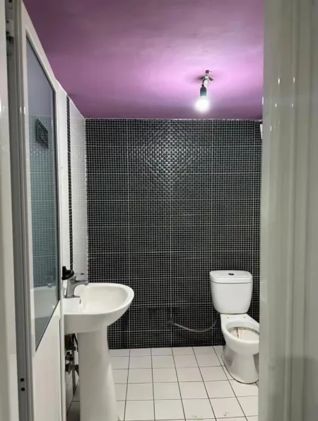 Tirane, shitet lokal Kati 0, 52 m² 135.000 € 