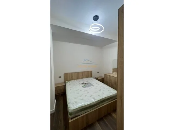 Shitet, Apartament 1+1, Rruga Arkitekt Sinani, Xhamllik, Tirane.